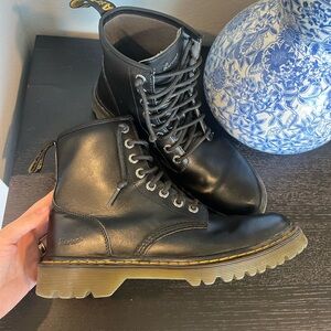 1460 Smooth Leather Lace Up Boots